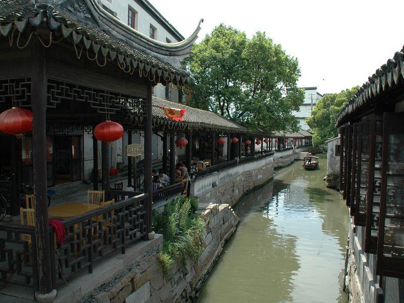 特务万国雄:男扮女装,与爱人白天姐妹晚上夫妻,被亲妹检举入狱